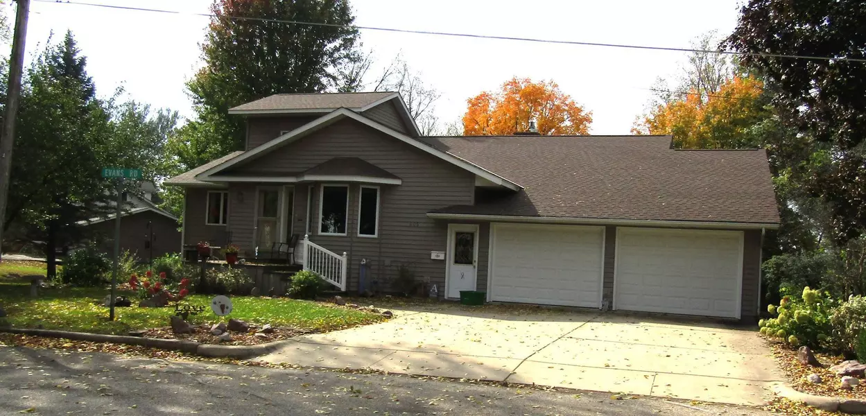805 S 10th ST, Montevideo, MN 56265