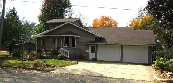 805 S 10th ST, Montevideo, MN 56265