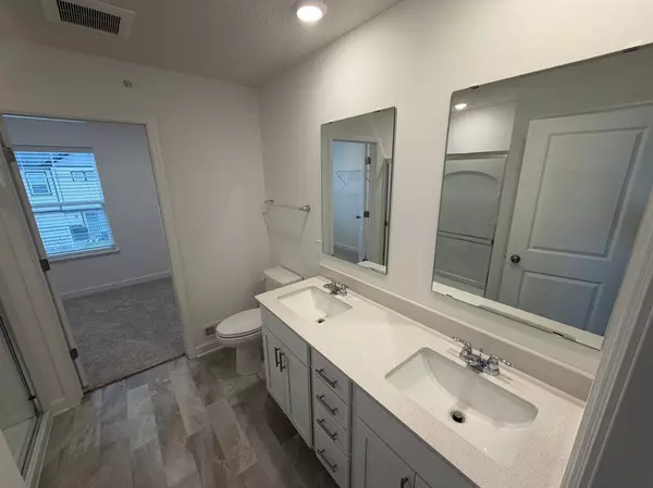 Woodbury, MN 55129,5285 Long Pointe PASS