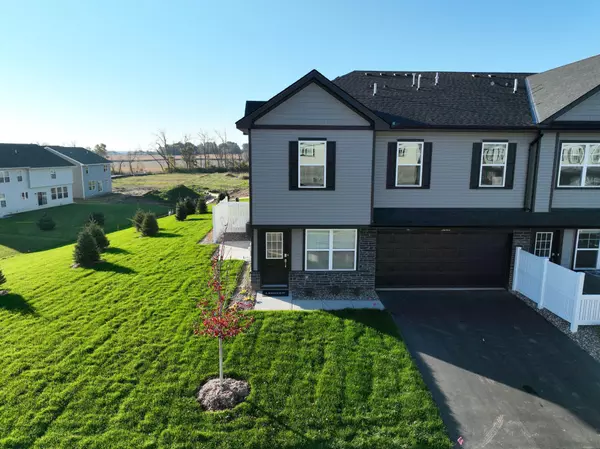 5285 Long Pointe PASS, Woodbury, MN 55129