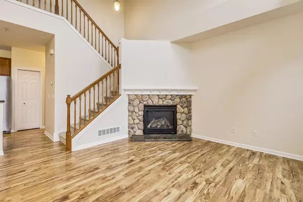 Maplewood, MN 55109,1617 Legacy Pkwy E #4