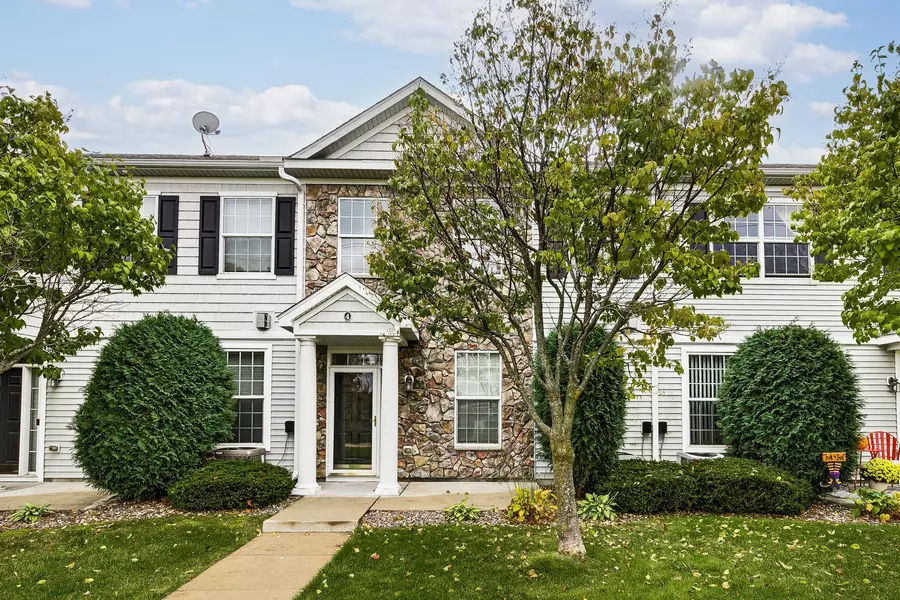 1617 Legacy Pkwy E #4, Maplewood, MN 55109