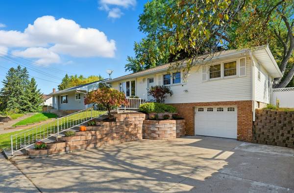 1466 Charlton ST, West Saint Paul, MN 55118