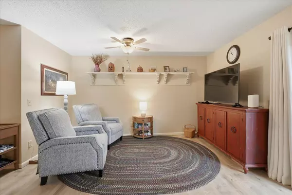 Woodbury, MN 55125,6337 Alderwood CIR #A