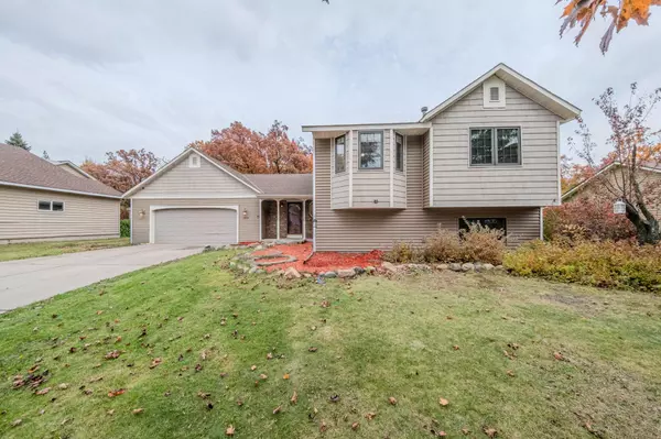 Maplewood, MN 55119,1568 Lakewood DR N