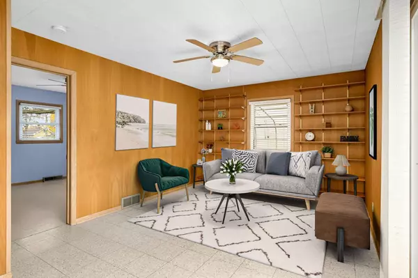 Roseville, MN 55113,692 Grandview AVE W