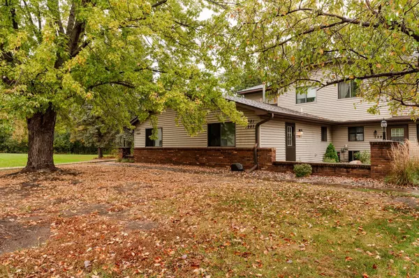 White Bear Twp, MN 55110,1281 Greenbriar CT #5
