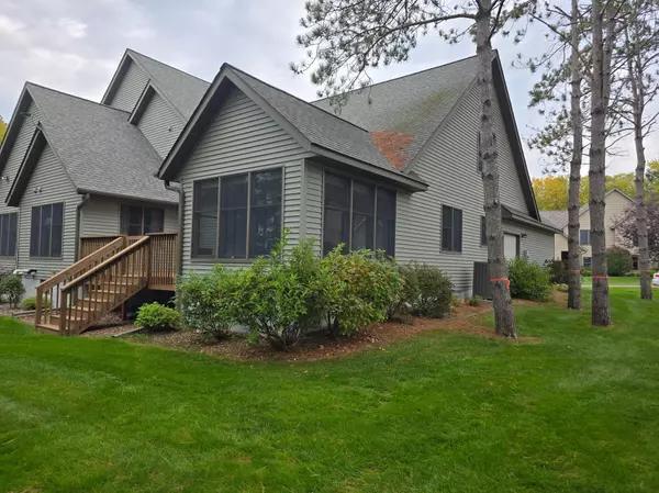 1787 Saint Andrews PL, New Richmond, WI 54017