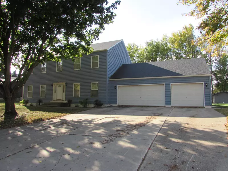 1700 Knollwood DR, Fairmont, MN 56031