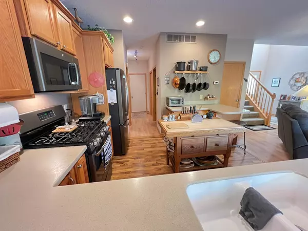 Oakdale, MN 55128,7517 5th ST N