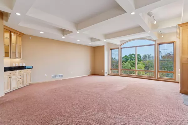 Minnetonka, MN 55305,11460 Fairfield RD W #403