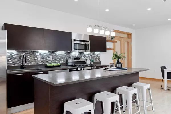 Minneapolis, MN 55416,3104 W Lake ST #305