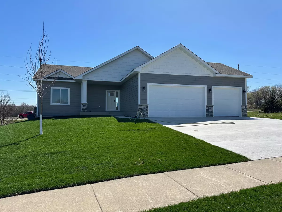 New Prague, MN 56071,1230 Olivia ST SE