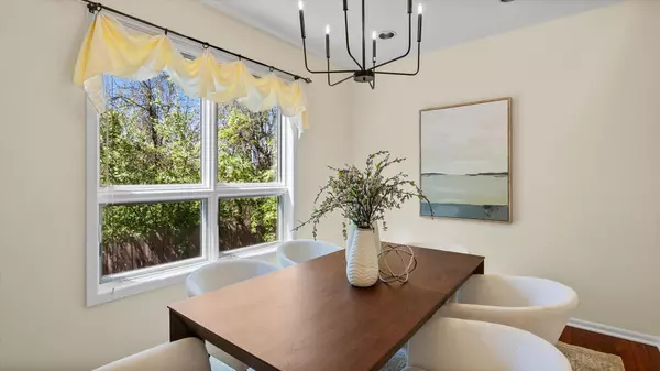 Minneapolis, MN 55403,222 Groveland AVE