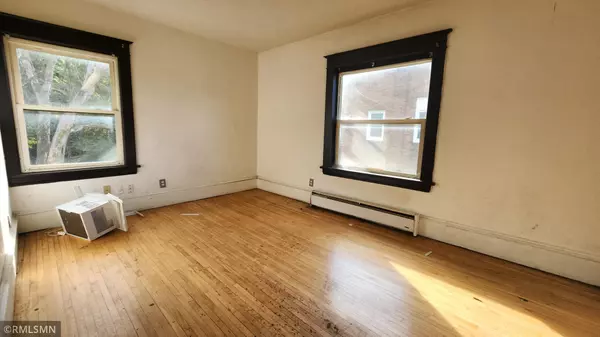 Saint Paul, MN 55106,1052 Ross AVE