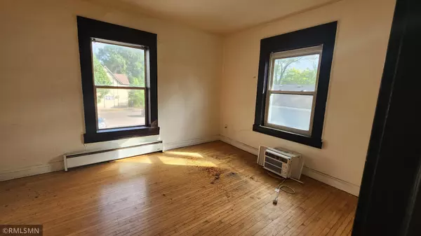 Saint Paul, MN 55106,1052 Ross AVE
