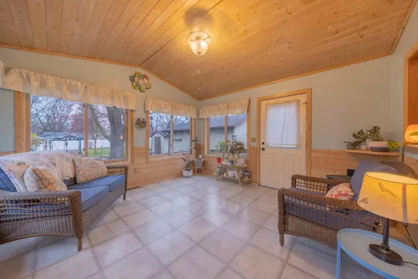 Willmar, MN 56201,1318 6th ST SW