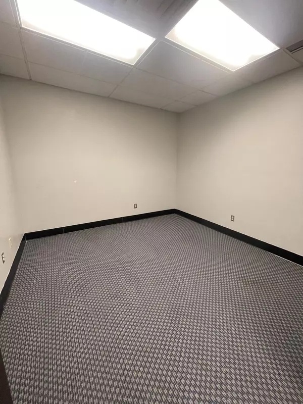 Minneapolis, MN 55411,1011 W Broadway AVE #102