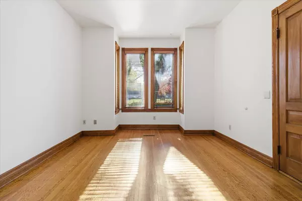 Saint Paul, MN 55102,483 Marshall AVE