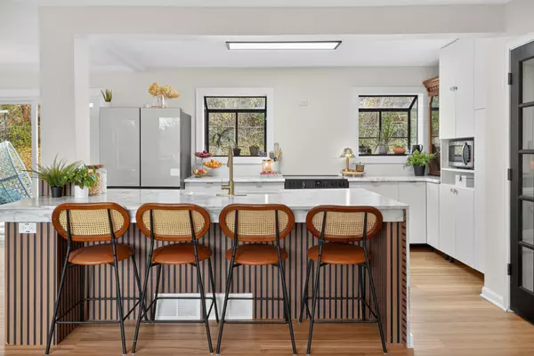 Minnetonka, MN 55305,11300 Friar LN