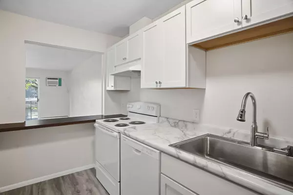 Minnetonka, MN 55305,10211 Cedar Lake RD #208