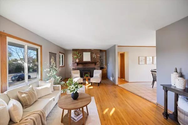 Maplewood, MN 55109,2182 Van Dyke ST