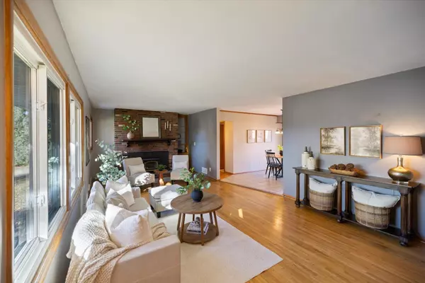 Maplewood, MN 55109,2182 Van Dyke ST