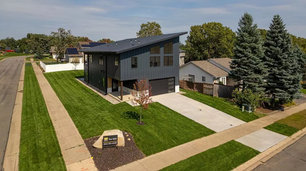 7577 138th ST W, Apple Valley, MN 55124