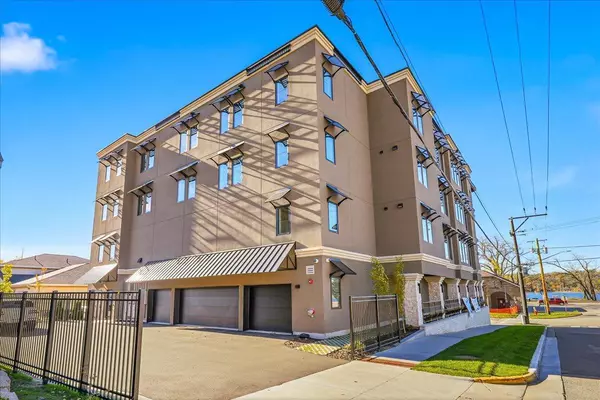 Hudson, WI 54016,22 1st ST #301