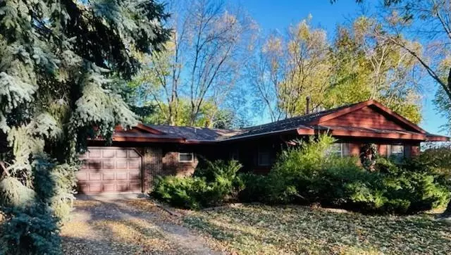 Chaska, MN 55318,1415 Crest DR