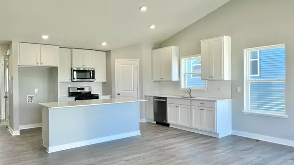 1613 Shasta DR, Shakopee, MN 55379