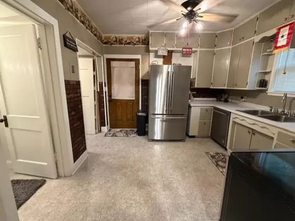 Brownton, MN 55312,237 5th ST N