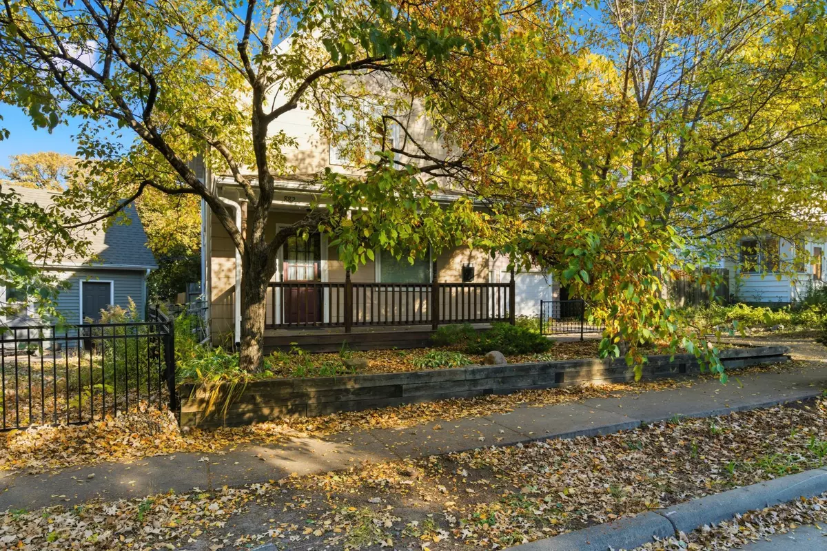 Saint Paul, MN 55114,882 Raymond AVE