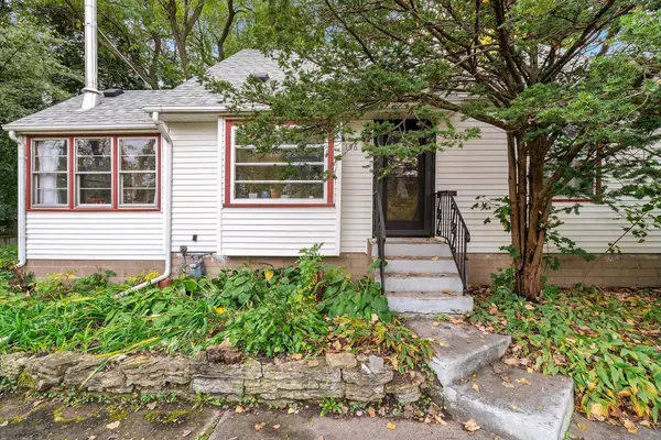 196 Page ST W, Saint Paul, MN 55107