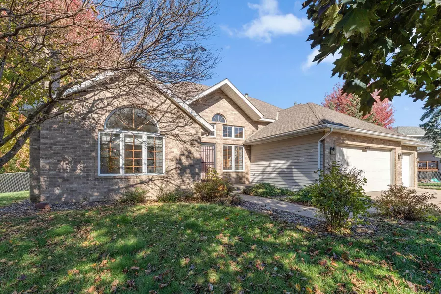 2522 Windsor LN, Woodbury, MN 55125