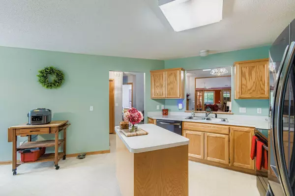 Woodbury, MN 55125,7608 Newbury RD