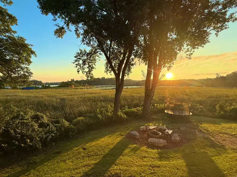 19860 Cottagewood RD, Deephaven, MN 55331