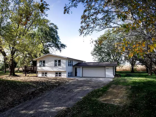 9206 Edgebrook DR, Northfield, MN 55057