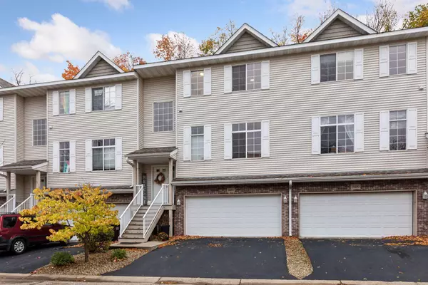 14201 Fountain Hills CT NE, Prior Lake, MN 55372