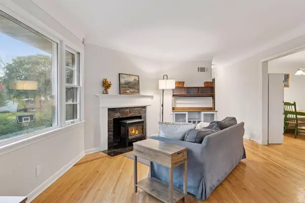 Arden Hills, MN 55112,1102 Carlton DR