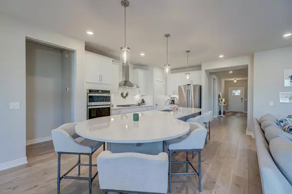 Woodbury, MN 55129,7582 Oak Hill RD