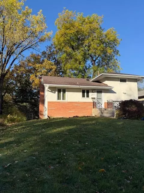 Robbinsdale, MN 55422,2923 France AVE N