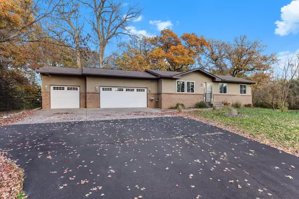 22065 Cottonwood ST NW, Oak Grove, MN 55011