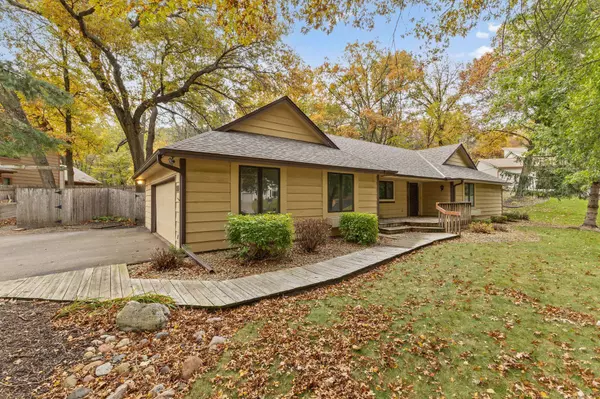 8000 132nd CT, Apple Valley, MN 55124