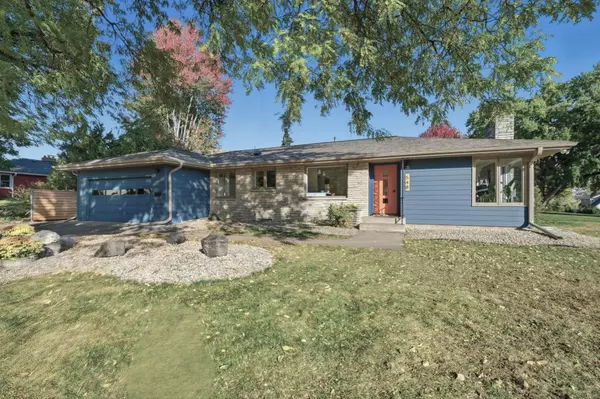 548 Clover Leaf DR, Golden Valley, MN 55422