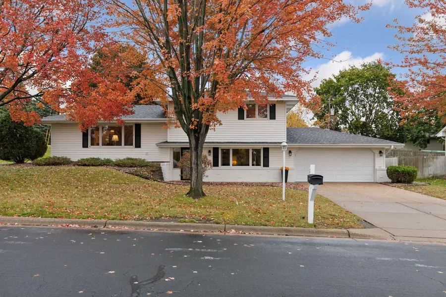 2329 Explorer CT, Burnsville, MN 55337