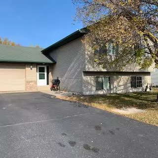 1014 Bluestem LN, Lester Prairie, MN 55354