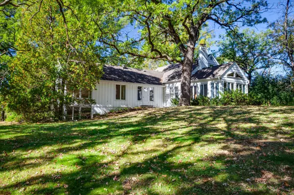 1929/1915 Oakland RD, Minnetonka, MN 55305