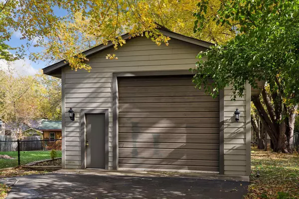 Mahtomedi, MN 55115,820 Hallam AVE N