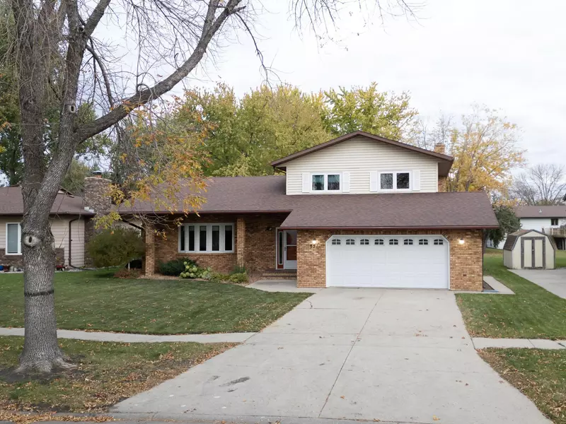 851 12th AVE E, West Fargo, ND 58078